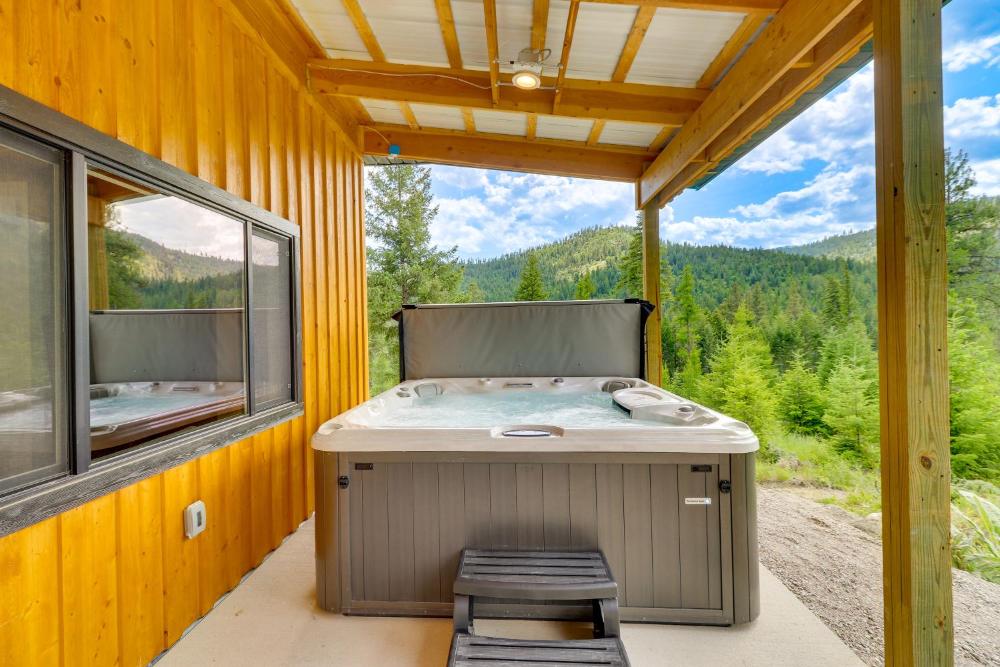 Modern Lakeside Cabin with Mountain Views and Hot Tub!